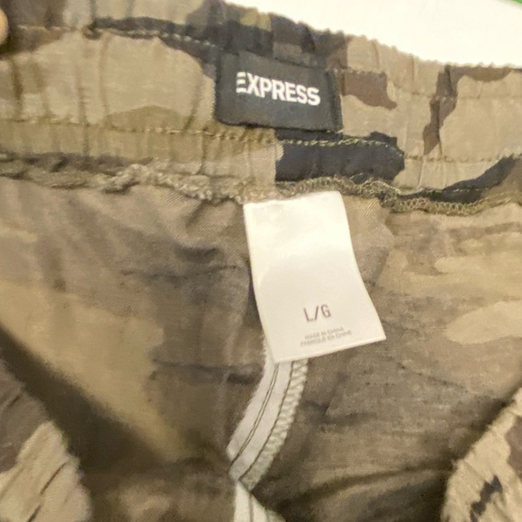 EXPRESS Camo Linen Drawstring Shorts - Picture 6 of 7